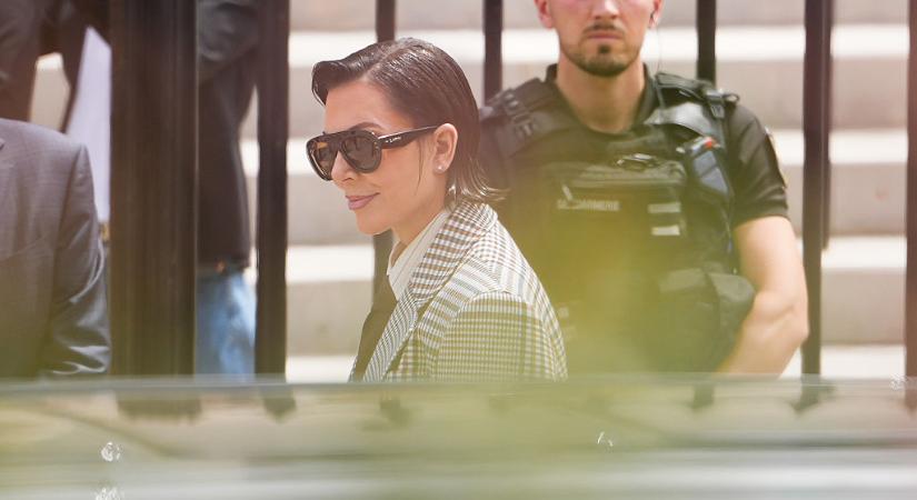 Hirtelen nem ismertük meg! Kim Kardashian 70 éves anyja 20 évvel fiatalabb arcot kapott – Képekkel!