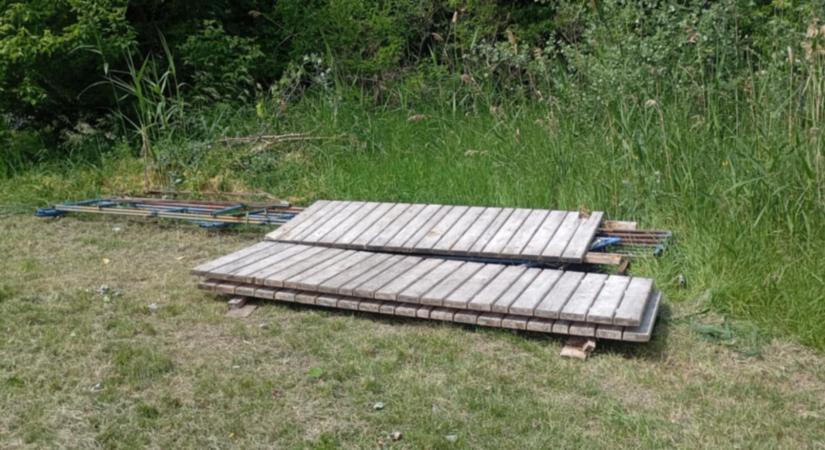 Balatonszárszón az illegális stégek bontása mellett felszabadítanak egy parti sétány-szakaszt is
