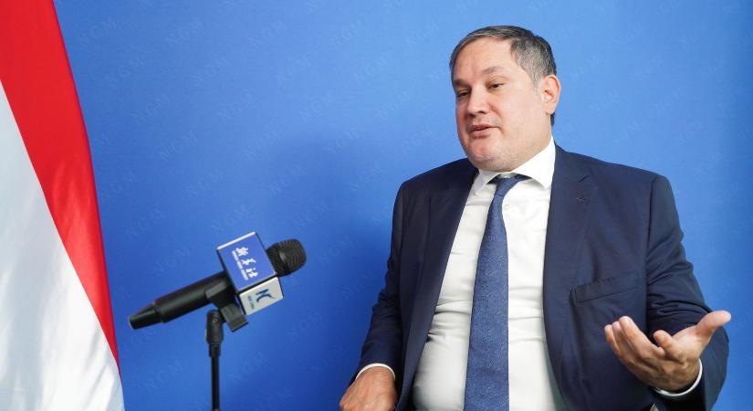 Nagy Márton miniszterrel folytatódik a Szomszédok-sorozat, vicces videó született