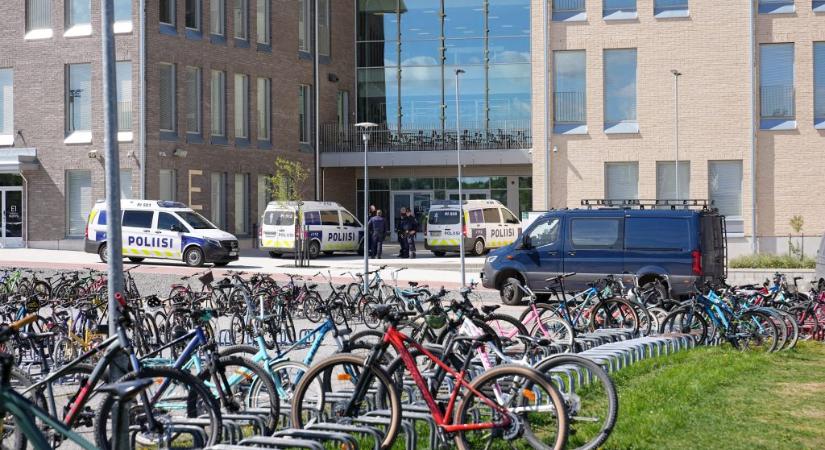 Késsel támadt társaira egy diák Finnországban, a gyanú szerint kifejezetten lányok voltak a célpontjai