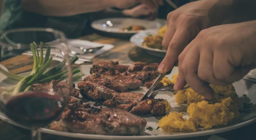 Ekkorra időzítsd a vacsorát, ha tényleg sok kalóriát szeretnél elégetni