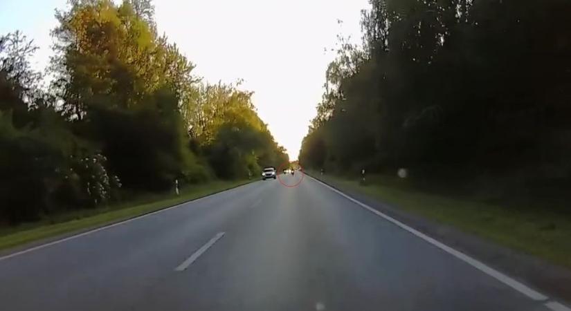 Életveszély Pécs és Szentlőrinc között: mit művelt a motoros? (VIDEÓ)