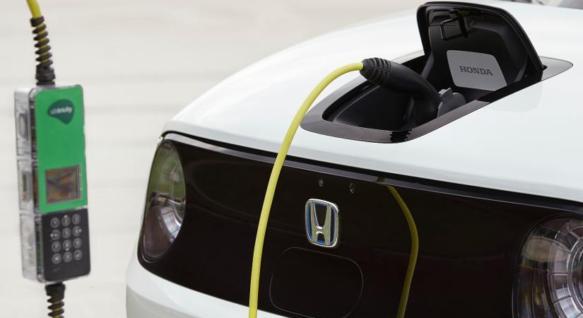 Villanyautók helyett hibrideket gyártana a Honda
