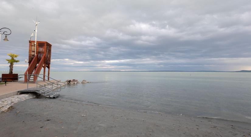 Apad a Balaton, és a víz is hideg még – itt a legfrissebb mérés