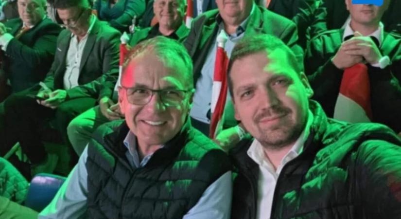 Kilép a Fideszből az ivádi polgármester, miután egy elítélt pedofíliával vádolt férfival közös rendezvényen vett részt