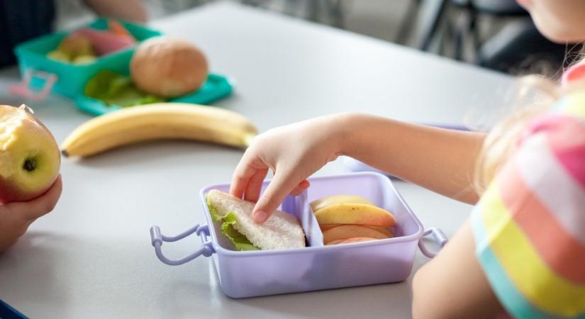 Sajtkrémes kenyértől lettek rosszul közel ezren Nagykőrösön