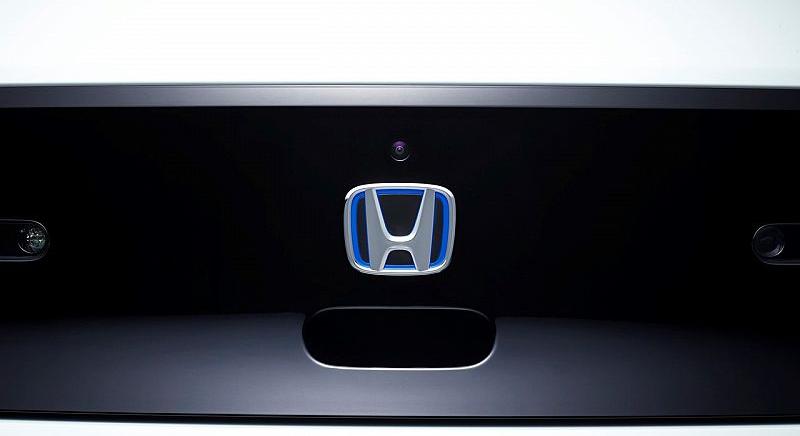 Hibrid offenzívát indít a Honda
