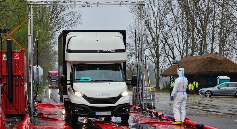 Száj- és körömfájás: ma éjféltől megnyílik minden kishatárátkelő, eltávolítják a fertőtlenítő kapukat is