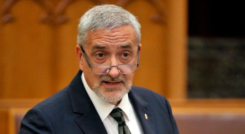 Közélet átláthatósága: Halász János nincs egyedül