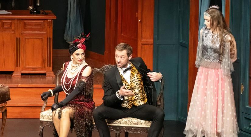 Poirot a plázában: Mindenki gyanús! – Vérpezsdítő nyomozás a Vidám Színpadon. Ackroyd-gyilkosság. Vélemény
