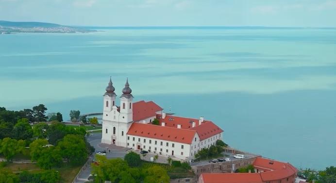 Radar – Viharos múlt, restaurált jelen - Ez a Tihanyi Apátság  videó