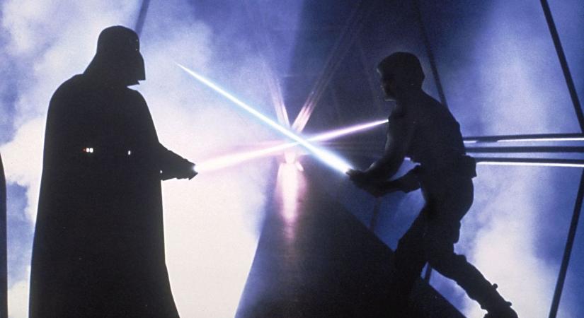 Star Wars-rajongók, figyelem! Különleges relikviák tűntek fel a NAV árverésen – akár tied lehet a Millenium Falcon is