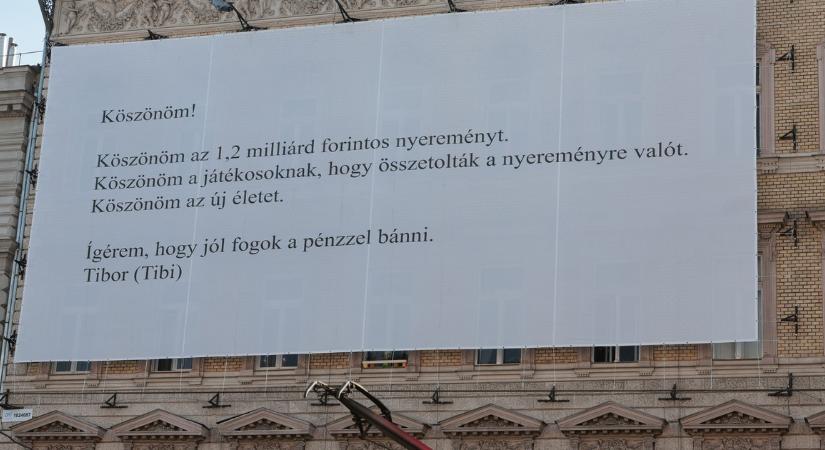 „Köszönöm az 1,2 milliárd forintos nyereményt” – Meglepő molino jelent meg a Nagykörúton – Ki lehet Tibor?