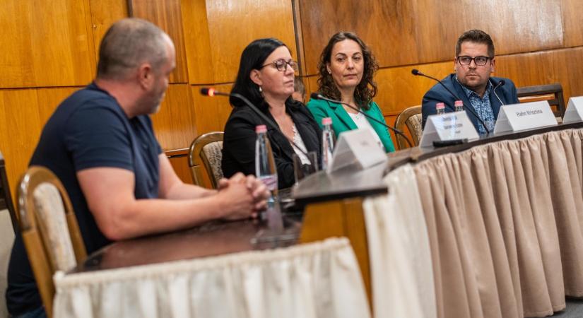 „Ez nem méhlegelő, hanem kullancsparadicsom” – Felszólalás a közterületek állapotáról Pakson