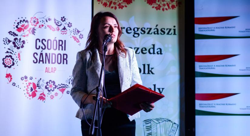 Váradi Enikő Bonis Bona díjat kapott a kárpátaljai tehetségekért végzett munkájáért