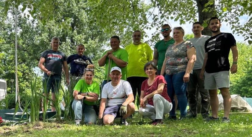 Összefogtak, felújították a szökőkutat és a kopjafát