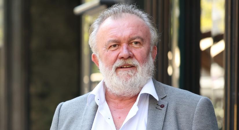 Felrobbantotta a netet Csuja Imre: négy unokájával közös, elképesztően cuki fotón szerepel
