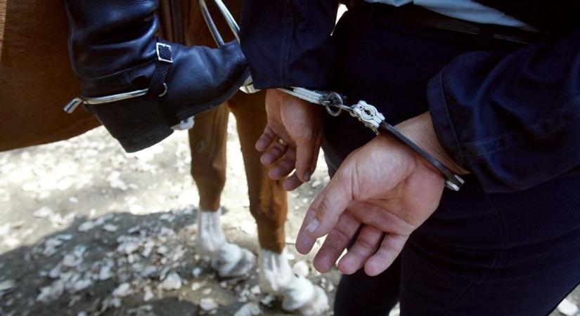 Mindeközben Tiszaburán: markolóval ásták ki a földkábelt, hogy rezet lopjanak, csúnya vége lett