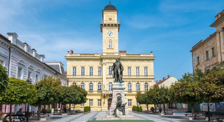 A felvidéki magyar kirakatváros vezetője eltüntette a pökhendiséget, és nem akarja legyőzni a szlovákokat