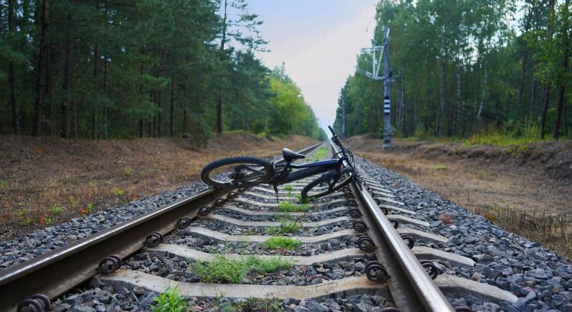 Döbbenten állnak a helyiek, a miklósi vasúti átjáróban ismétlődött meg a dráma