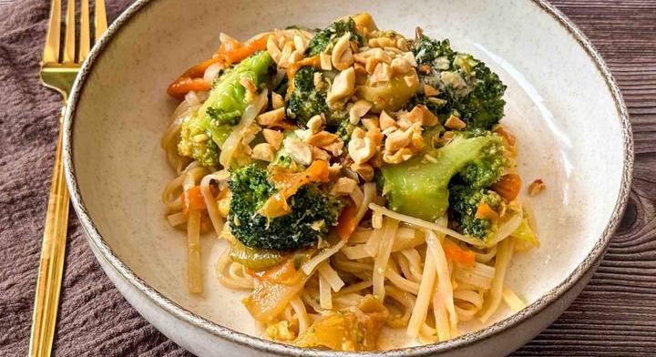 Villámgyors csirkés pad thai házilag: vacsorára is belefér