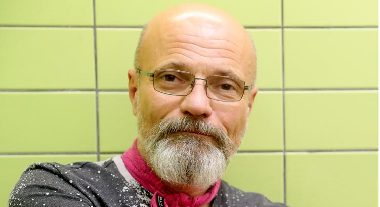 Újra kellett éleszteni egy utast a román határon – Zacher Gábor épp arra járt, ő is segített