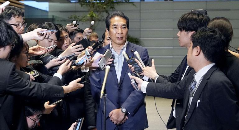 Lemondott Japán agrárminisztere, miután elmondta, hogy soha nem vesz rizst, mert ingyen kapja
