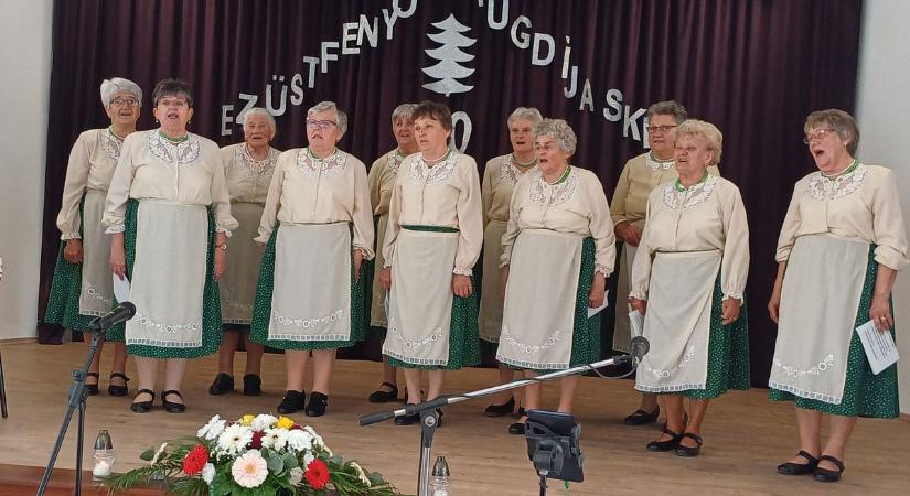 Aranybetűkkel íródik a kórus emlékkönyve