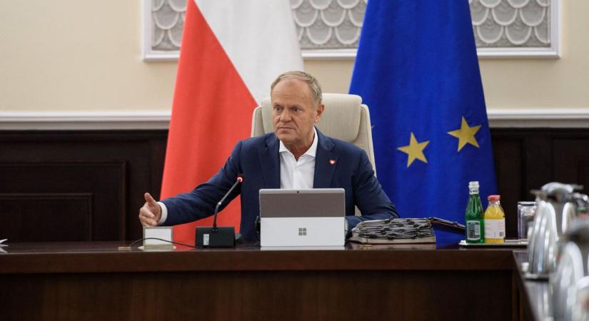 „Nem mindenkinek van oka örömre” – Tusk kormányátalakítást és koalíciós újratervezést jelentett be a választások utánra
