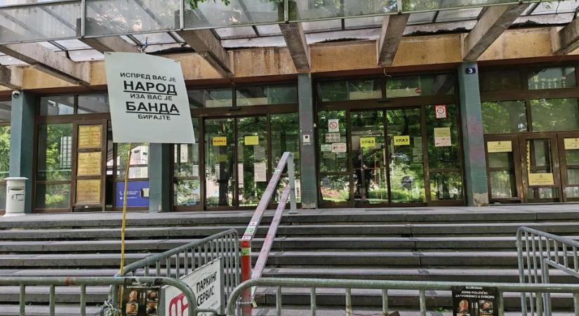 Folytatódik az újvidéki bíróság blokádja
