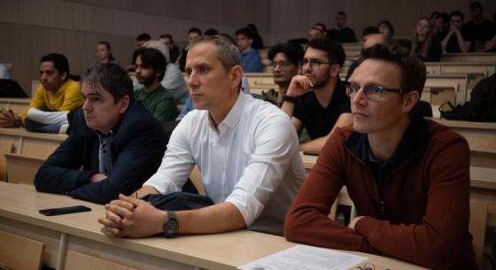 Az informatikai rendszerek jövőjébe engedtek betekintést a Debreceni Egyetemen