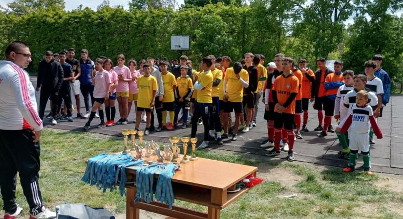 KALAP-kupa: Nagyfügeden majd' 100 fiatal a futballt választotta a mobiltelefon helyett