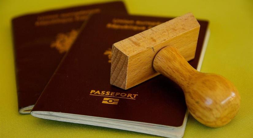 Megszűnhet az útlevelek pecsételése, fokozatosan vezetik be az EES rendszert