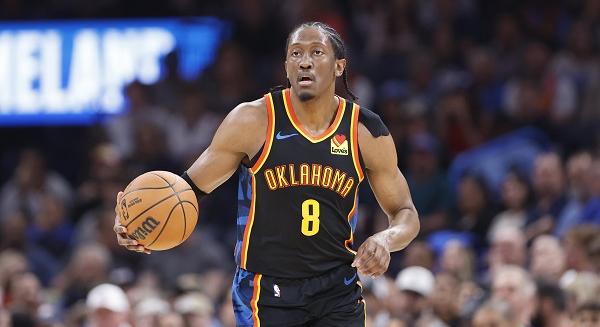 Egy zenekaros póló miatt büntették 25.000 dollárra az Oklahoma City Thunder sztárkosarasát