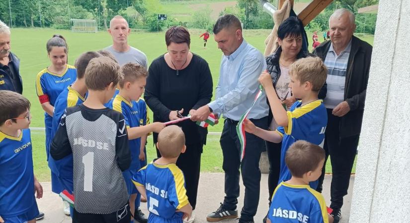 Új öltözővel bővült a falu sportpályája