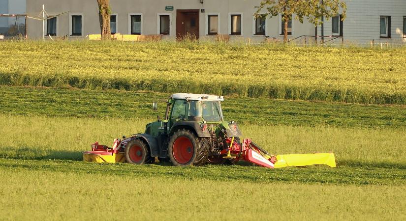 Természetkímélő kaszálási bemutató a GRASSLAND LIFE projekt keretében