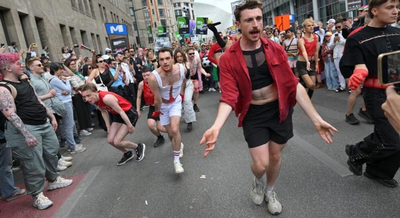 Csatatérré változott a brüsszeli Pride: nem kegyelmeztek a palesztinpárti tüntetők (VIDEÓ)