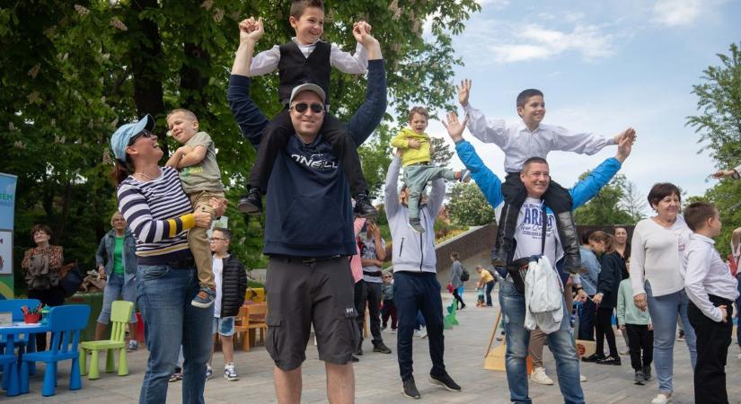 Gyerekeket a magasba!