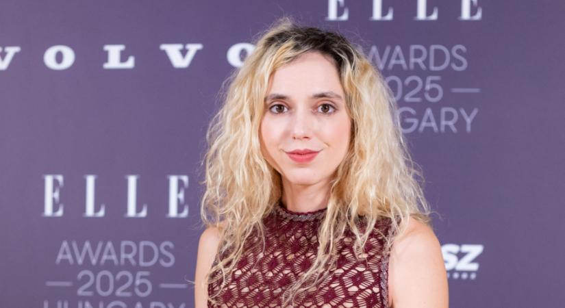 Kemény Zsófi bordó csipkeruhája ellopta a show-t az ELLE Awards-on