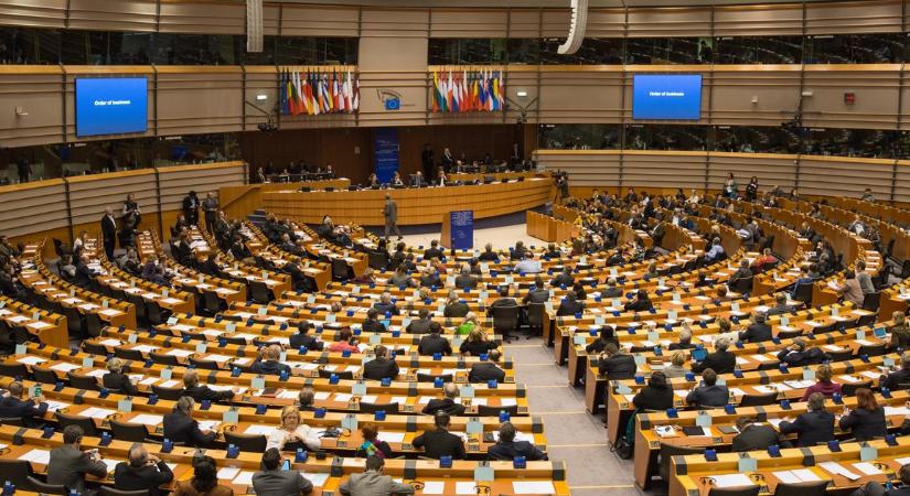 Rendkívüli napirendként vitáznak szerdán az Európai Parlamentben a magyar átláthatósági törvényről