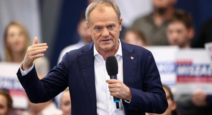 A lengyel miniszterelnök bejelentette a kormány átalakítását