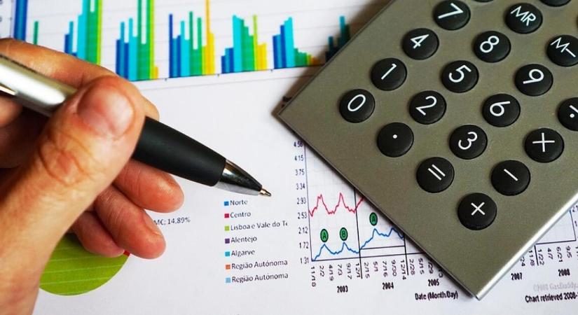 Nincs még egy olyan adórendszer, mint a magyar – kinek jó ez?
