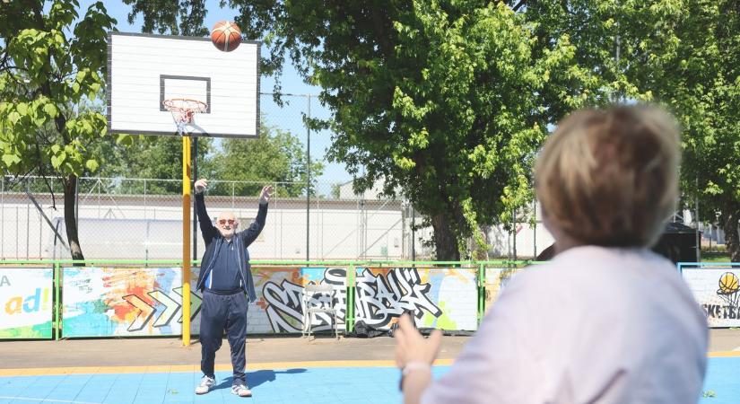 Sportversenyeken mérik össze tudásukat a nyíregyházi szépkorúak
