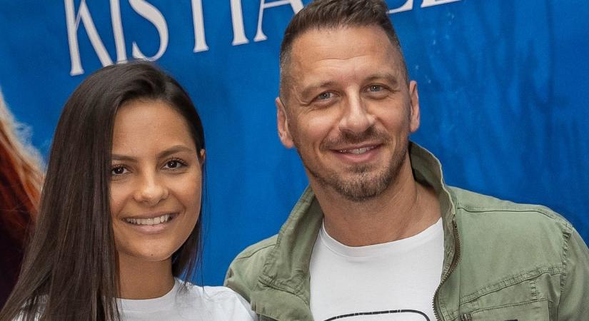 Áradnak a gratulációk. Vastag Csaba és Evelin egyszerre kiáltotta világgá, akkora a boldogságuk, mert...