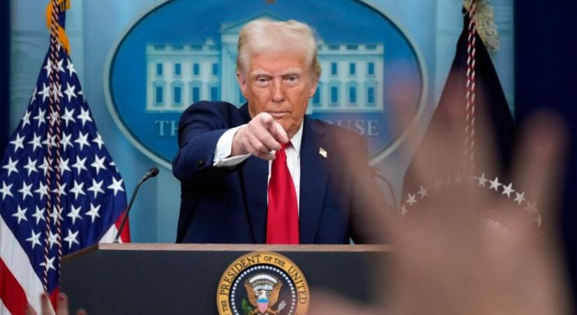 Lemondott a CBS News hírigazgatója – a csatorna Trump egyik fő célpontja