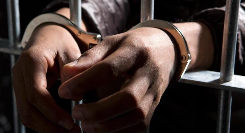 Megverték a börtönben és eltörték a törvénytelenül fogvatartott aktivista orrát