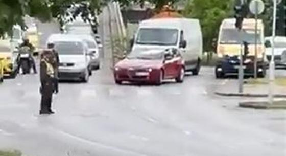 Még a szirénázó mentőt is megállították a türk delegáció miatt – videó