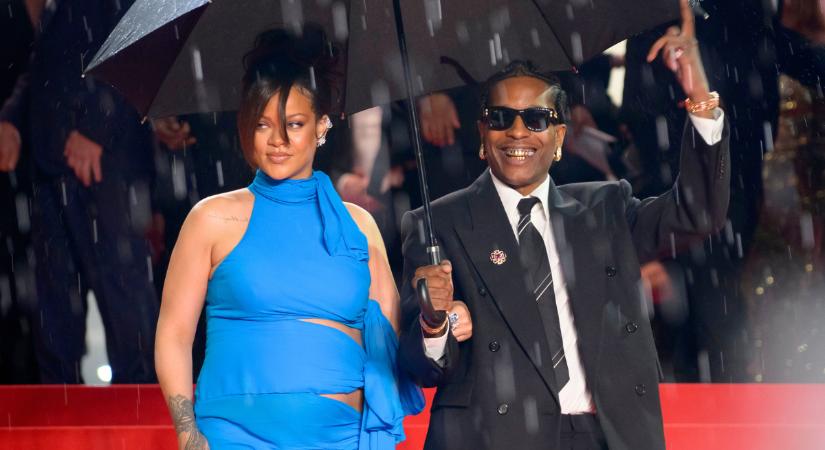 Álomszép meztelenruhában jelent meg az állapotos Rihanna, nem akármiben randizott az énekesnő