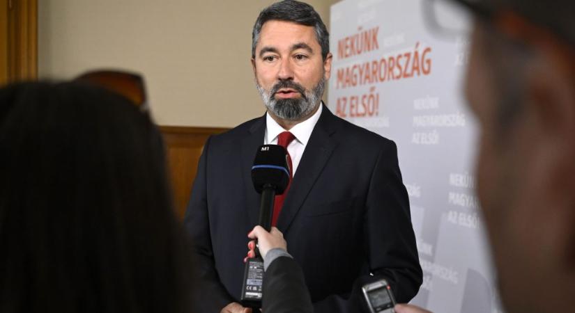 Hidvéghi Balázs szerint aktivisták kiveszik a postaládákból a Voks 2025 szavazólapokat
