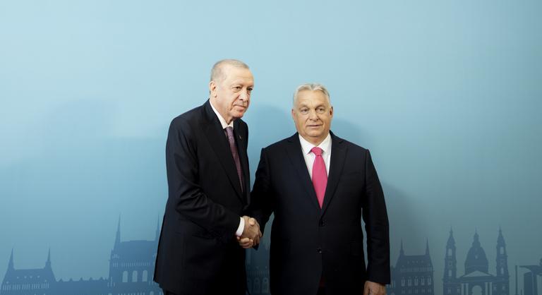 Orbán Viktor bejelentkezett a Türk Tanács üléséről, és egy szerinte kulcsfontosságú kérdésről beszélt